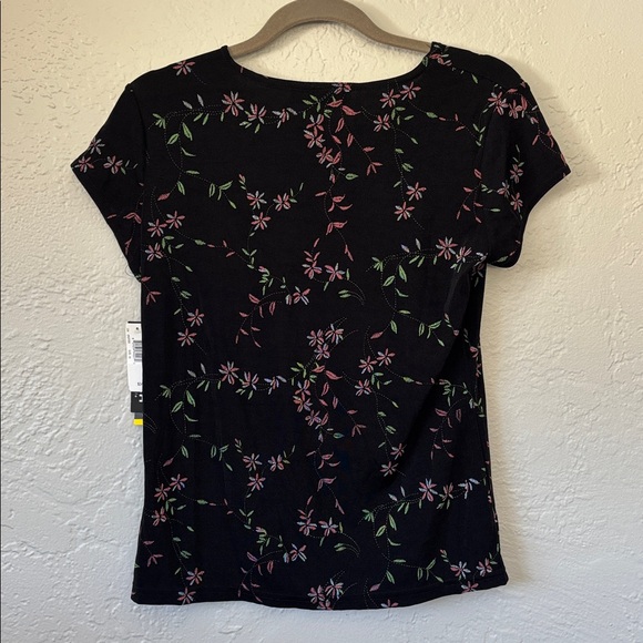 NWT Briggs Crewneck Black Floral Stretch T Shirt Top M - Picture 6 of 6